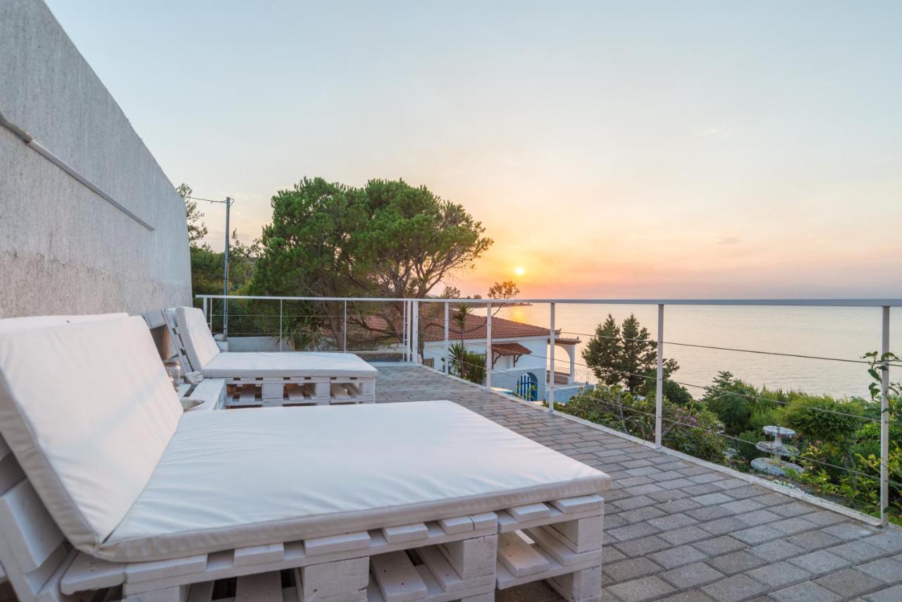 Epipleon Suites Agioi Apostoloi (Attica) Exterior foto