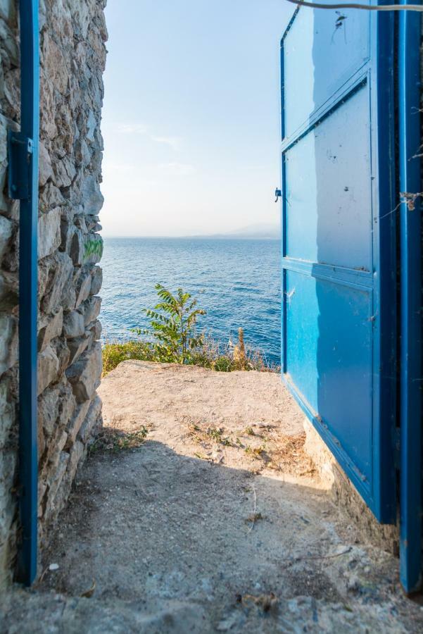 Epipleon Suites Agioi Apostoloi (Attica) Exterior foto