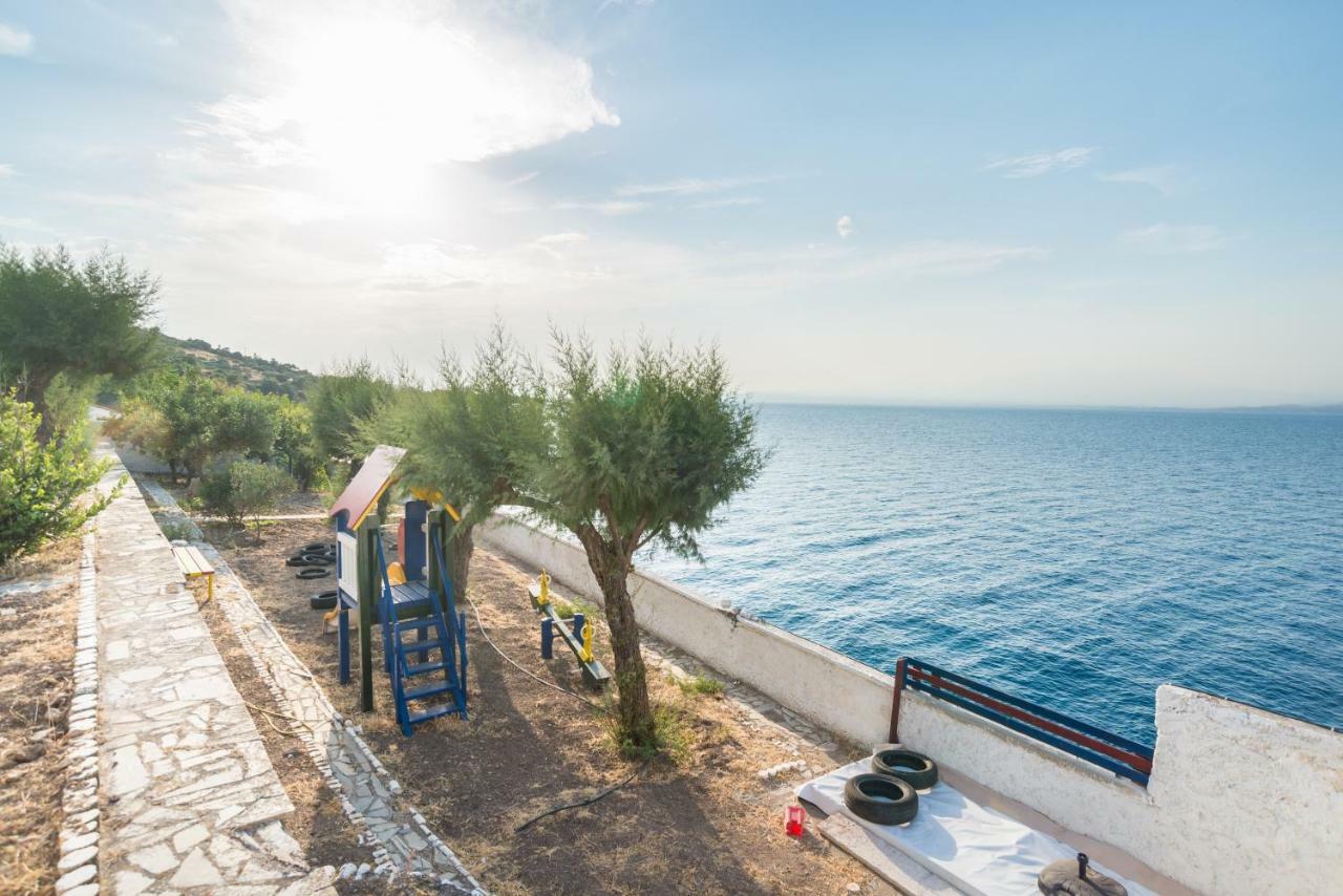 Epipleon Suites Agioi Apostoloi (Attica) Exterior foto